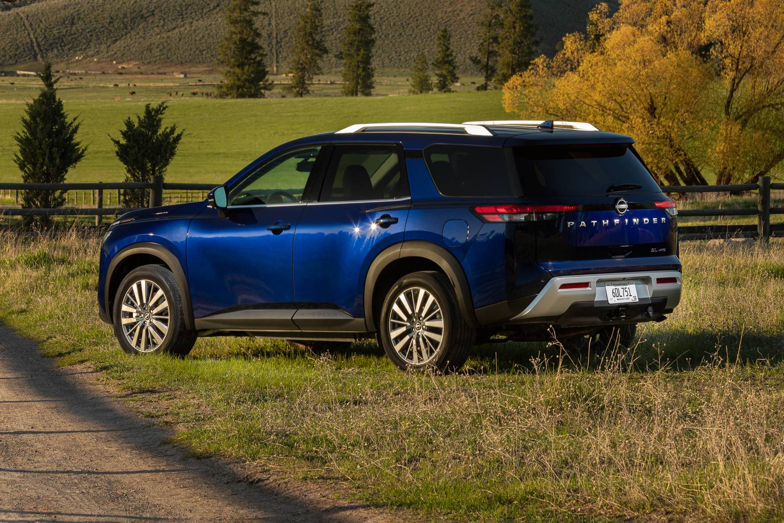 2023 Nissan Pathfinder — OEM photo 2
