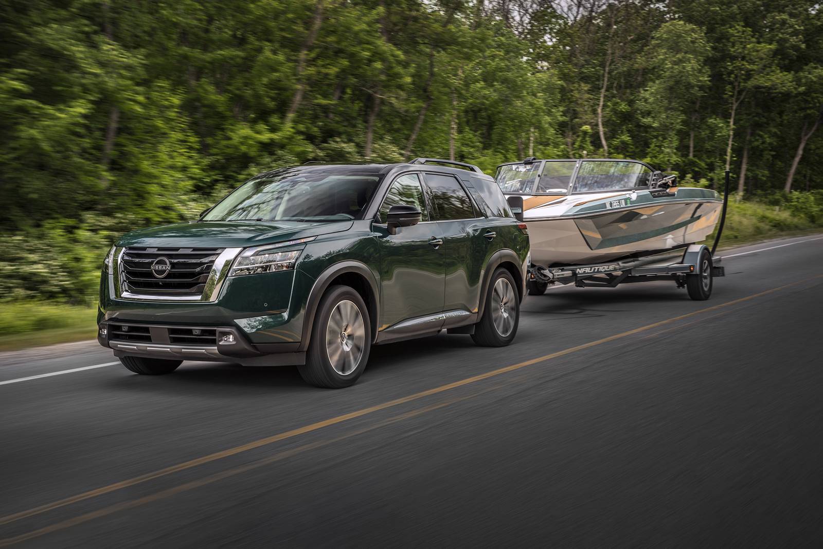 2025 Nissan Pathfinder exterior LIFE1