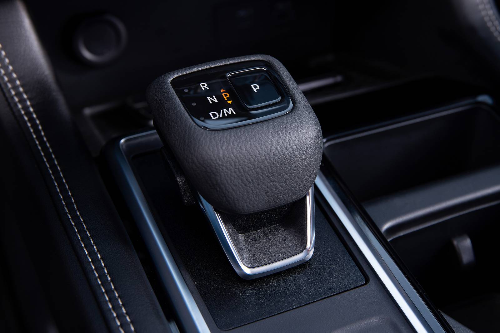 2025 Nissan Pathfinder interior SHF