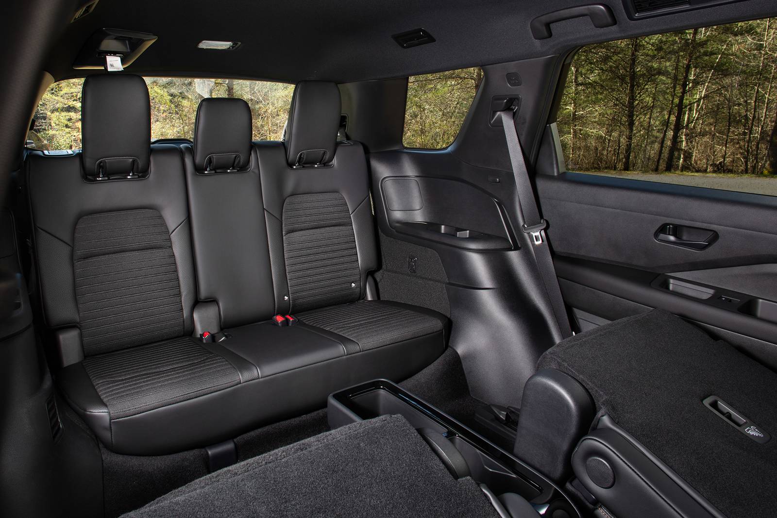 2025 Nissan Pathfinder interior RI