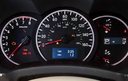 2011 Nissan Quest interior G