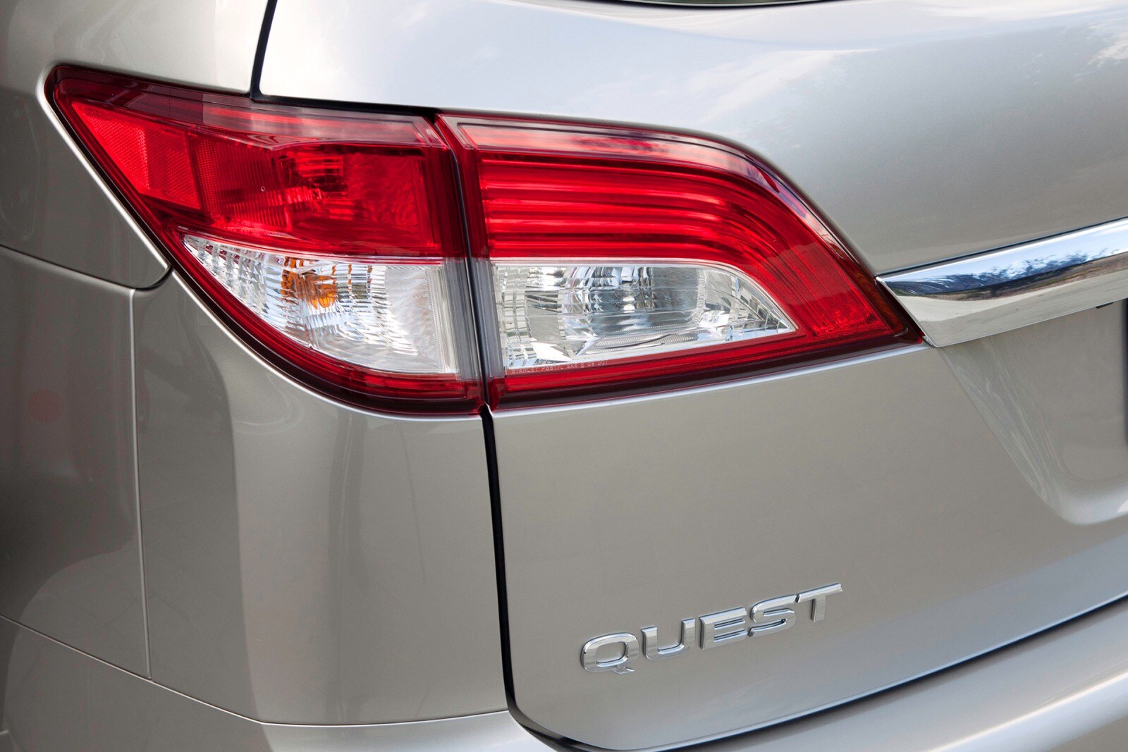 2012 Nissan Quest exterior RBDG