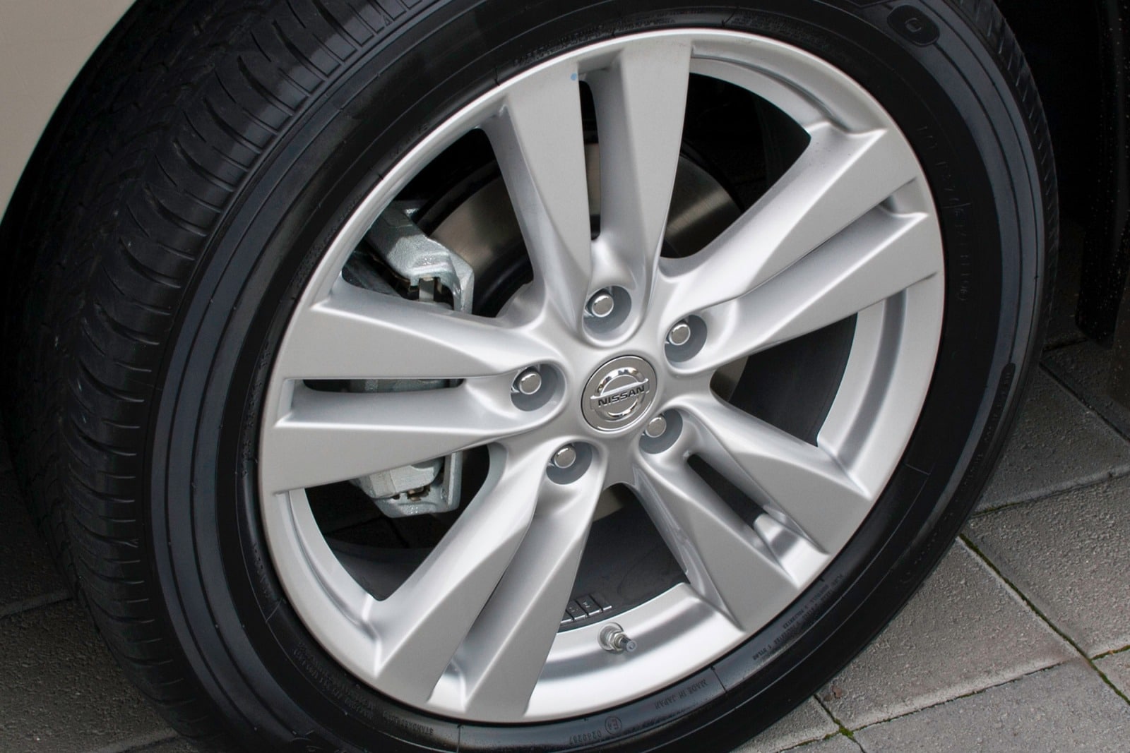 2012 Nissan Quest — OEM photo 1