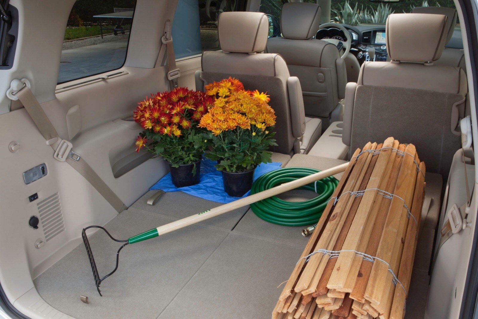 2014 Nissan Quest interior CARGO