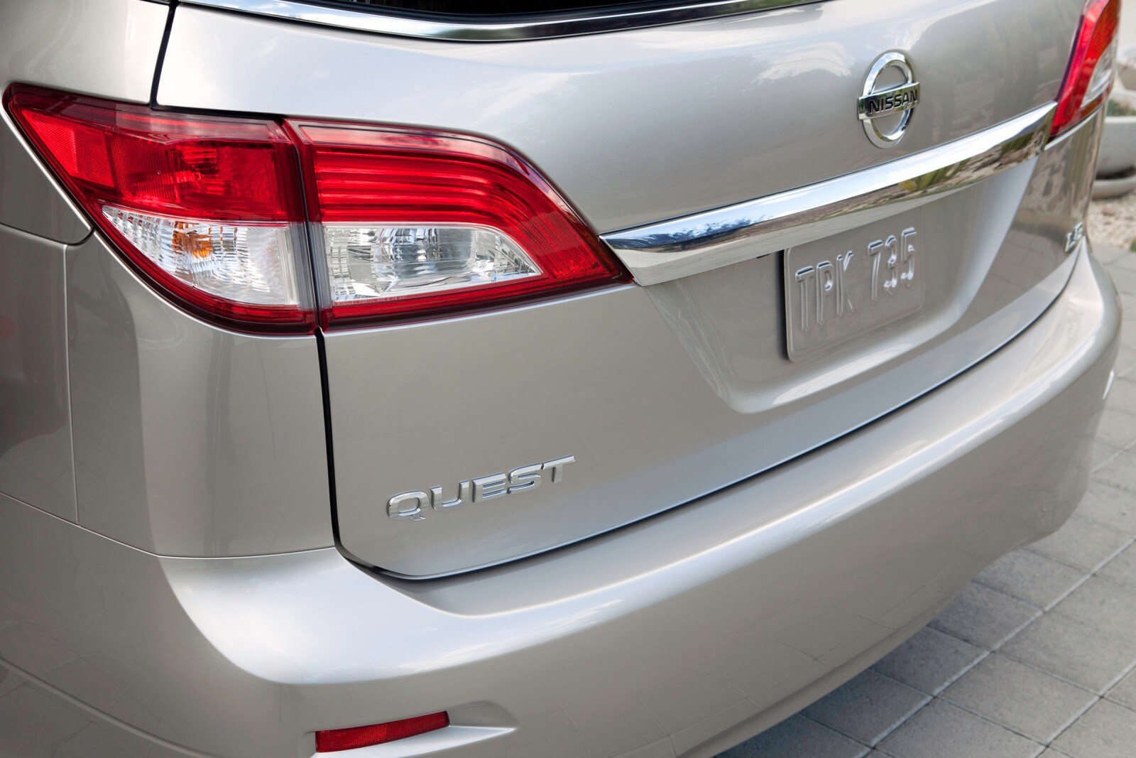 2014 Nissan Quest exterior RBDG