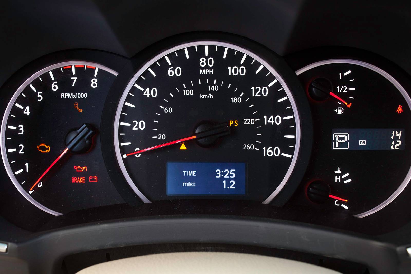 2016 Nissan Quest interior G