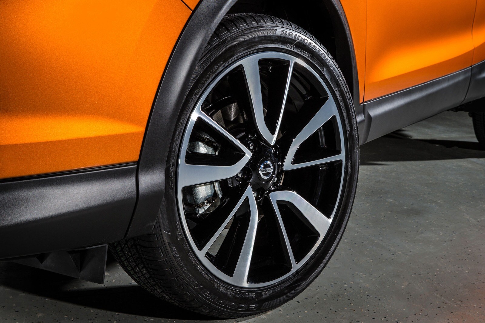2017 Nissan Rogue Sport — OEM photo 3