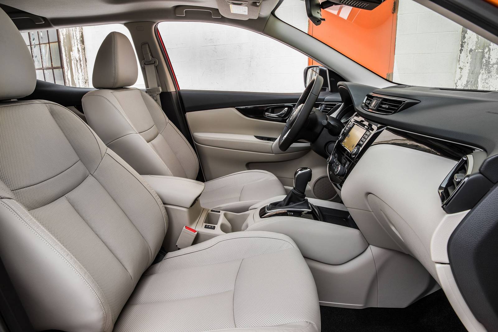2018 Nissan Rogue interior I