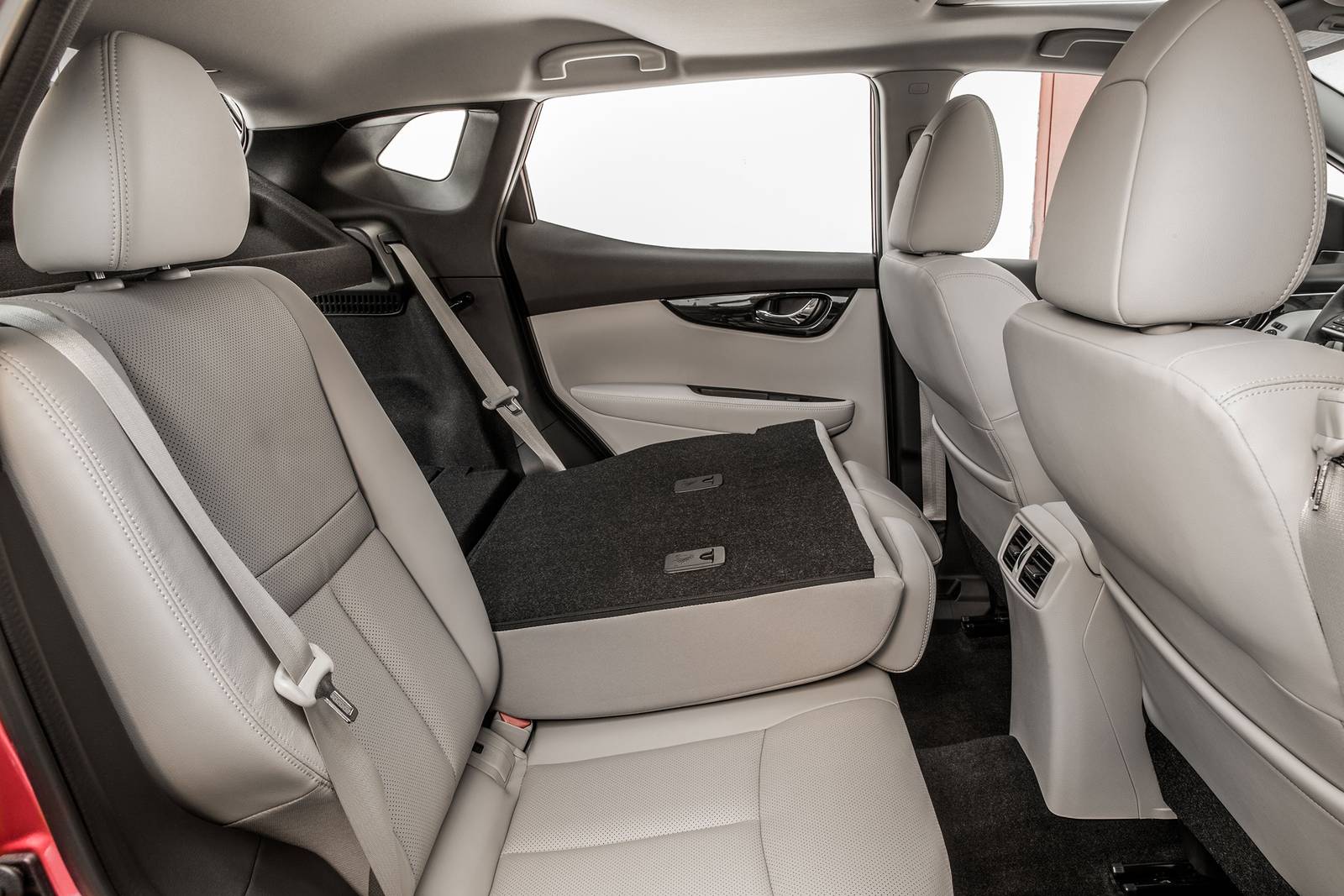 2018 Nissan Rogue interior RSD