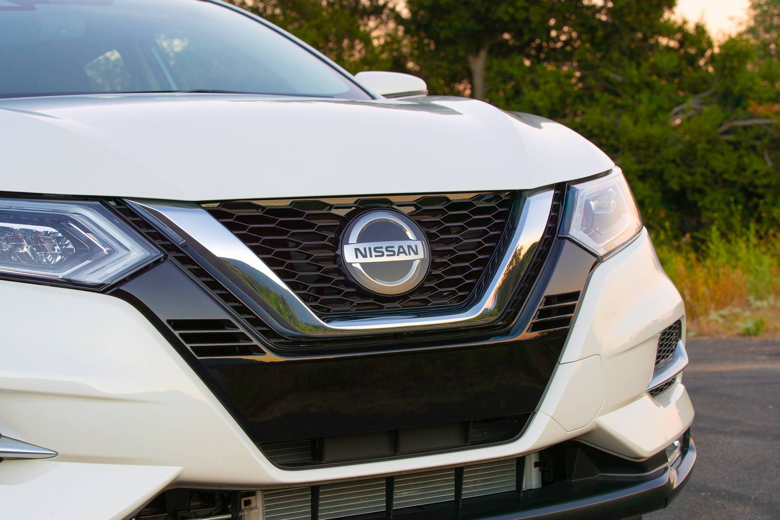 2020 Nissan Rogue exterior FBDG