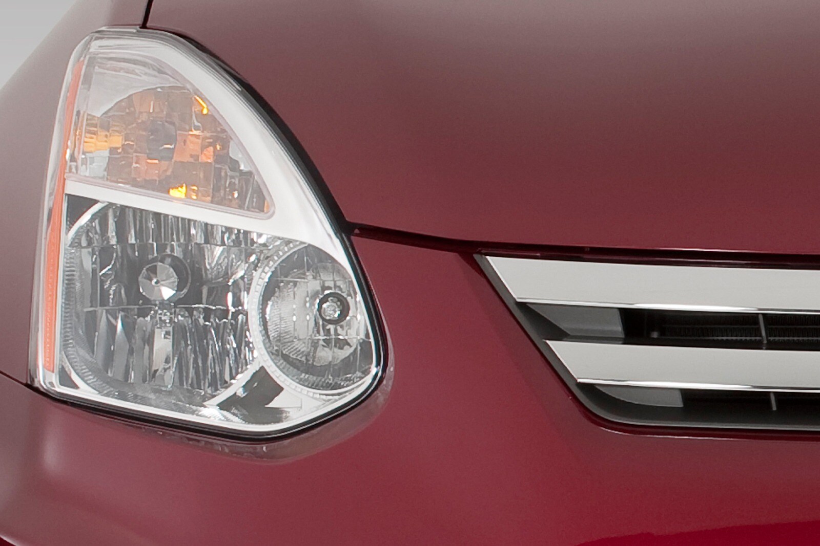 2010 Nissan Rogue front safety EDETAIL