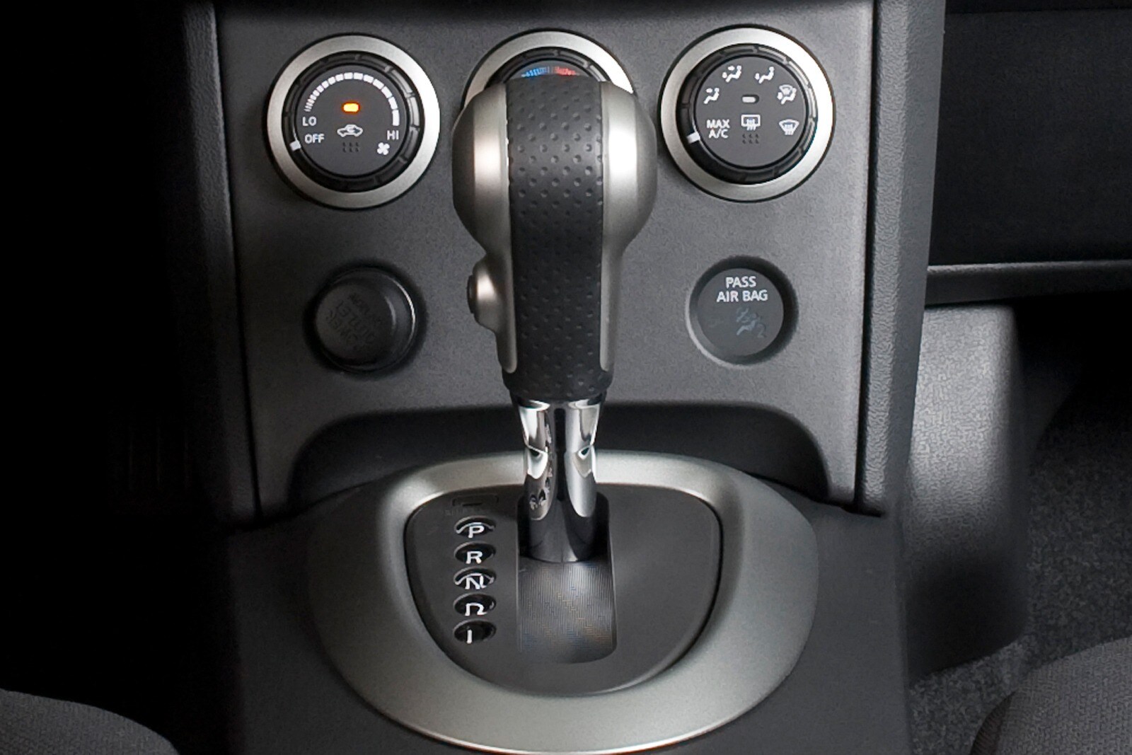 2010 Nissan Rogue interior SHF