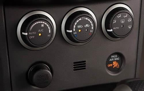 2011 Nissan Rogue interior CC