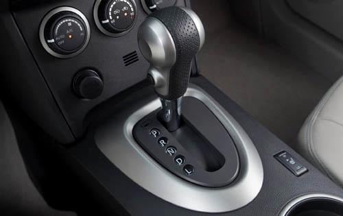 2011 Nissan Rogue interior CC