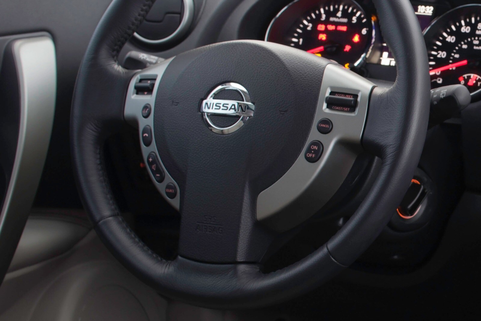 2013 Nissan Rogue interior D
