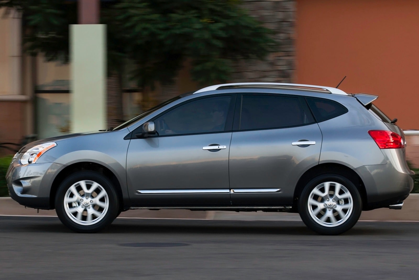 2013 Nissan Rogue SV 4dr SUV Exterior