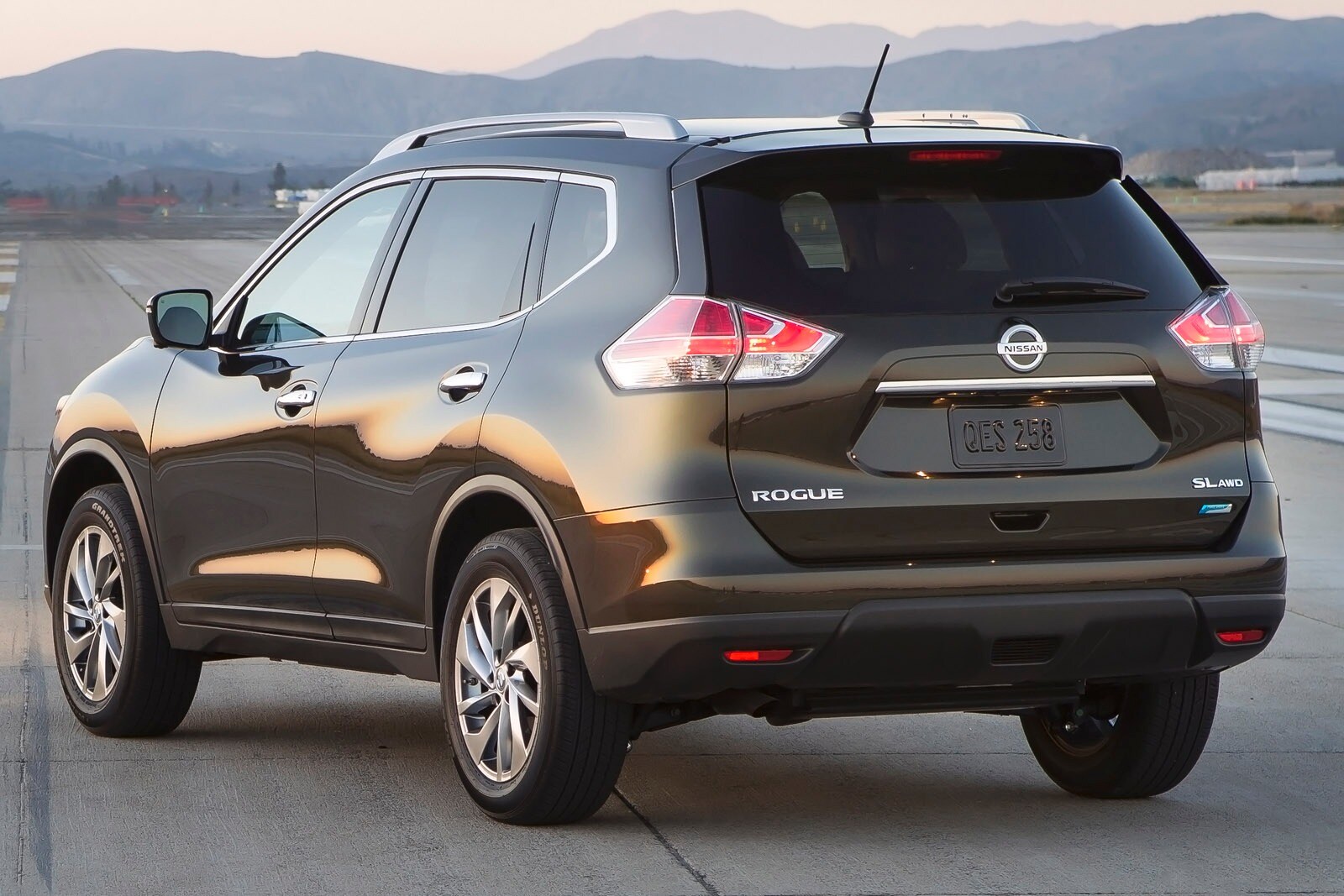 2014 Nissan Rogue SL 4dr SUV Exterior