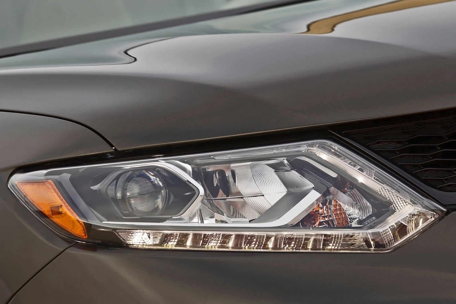 2014 Nissan Rogue exterior EDETAIL