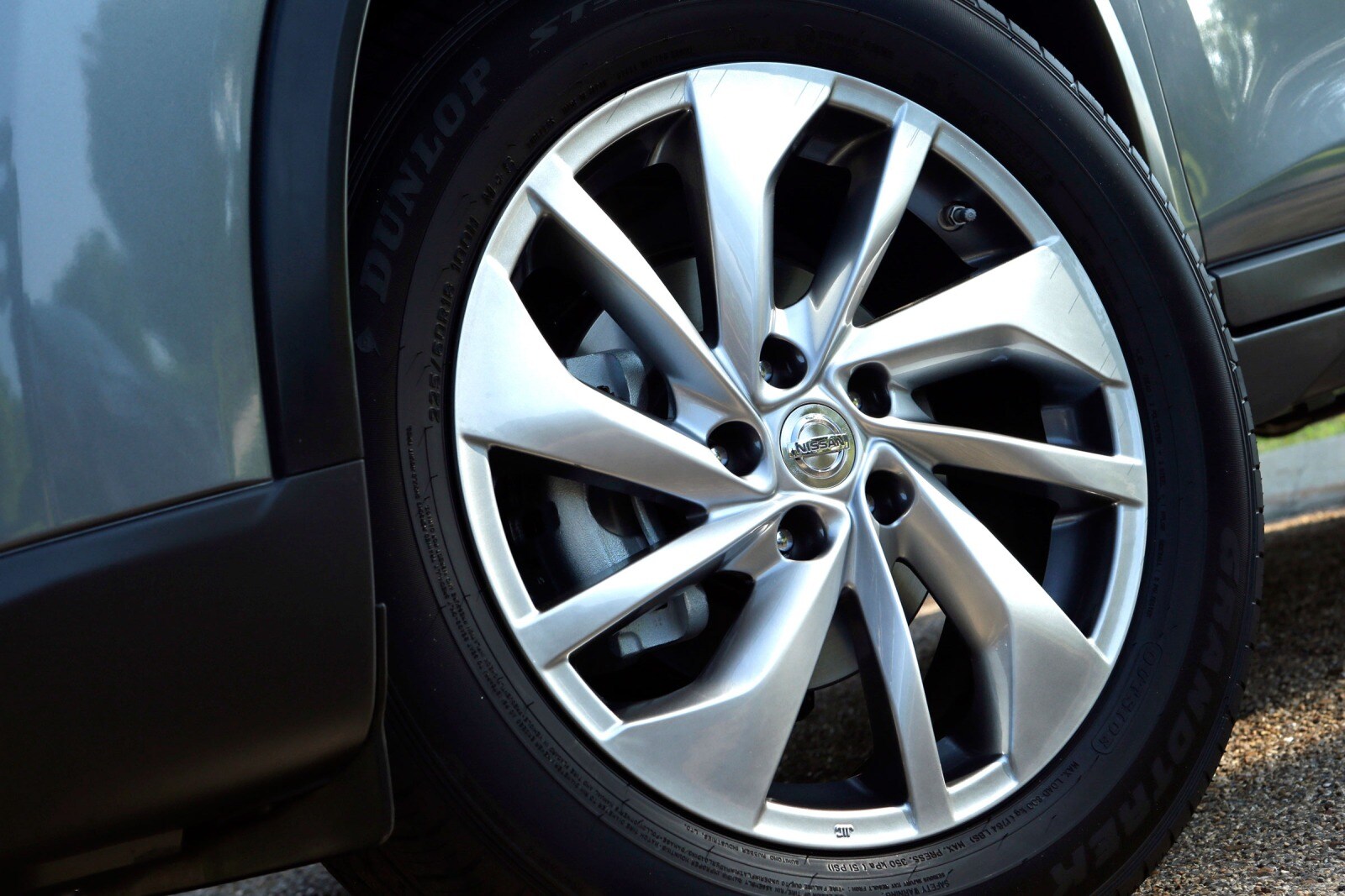 2016 Nissan Rogue exterior W