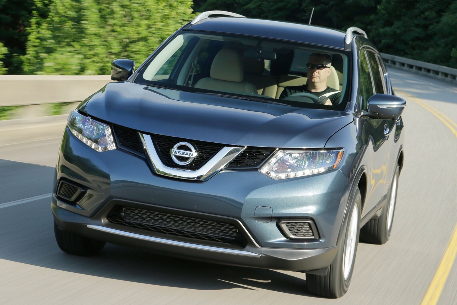 2016 Nissan Rogue exterior FQ