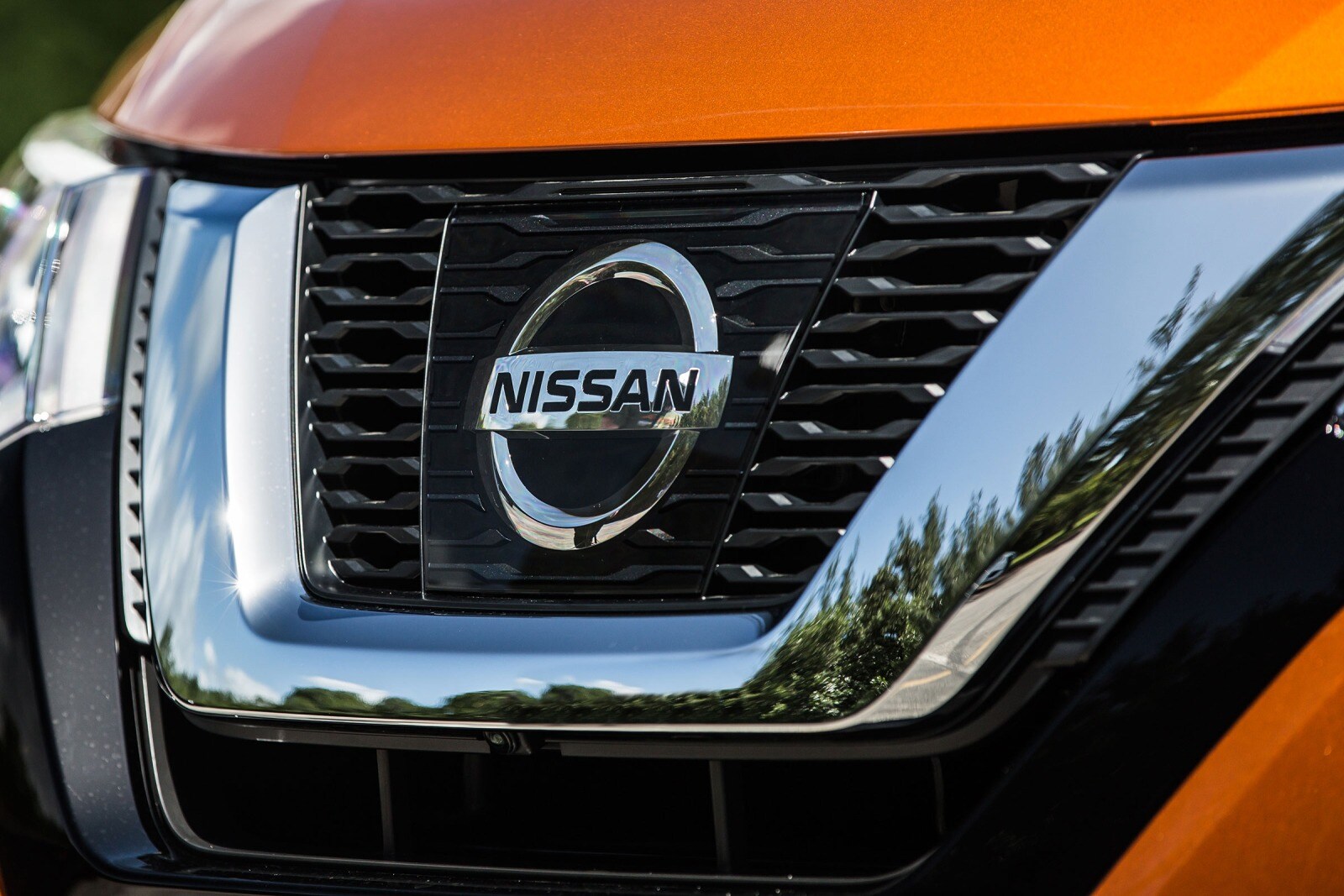 2017 Nissan Rogue — OEM photo 3