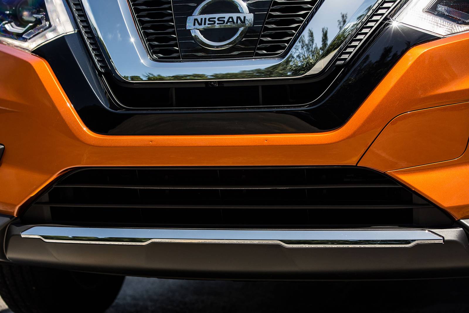 2018 Nissan Rogue front safety EDETAIL