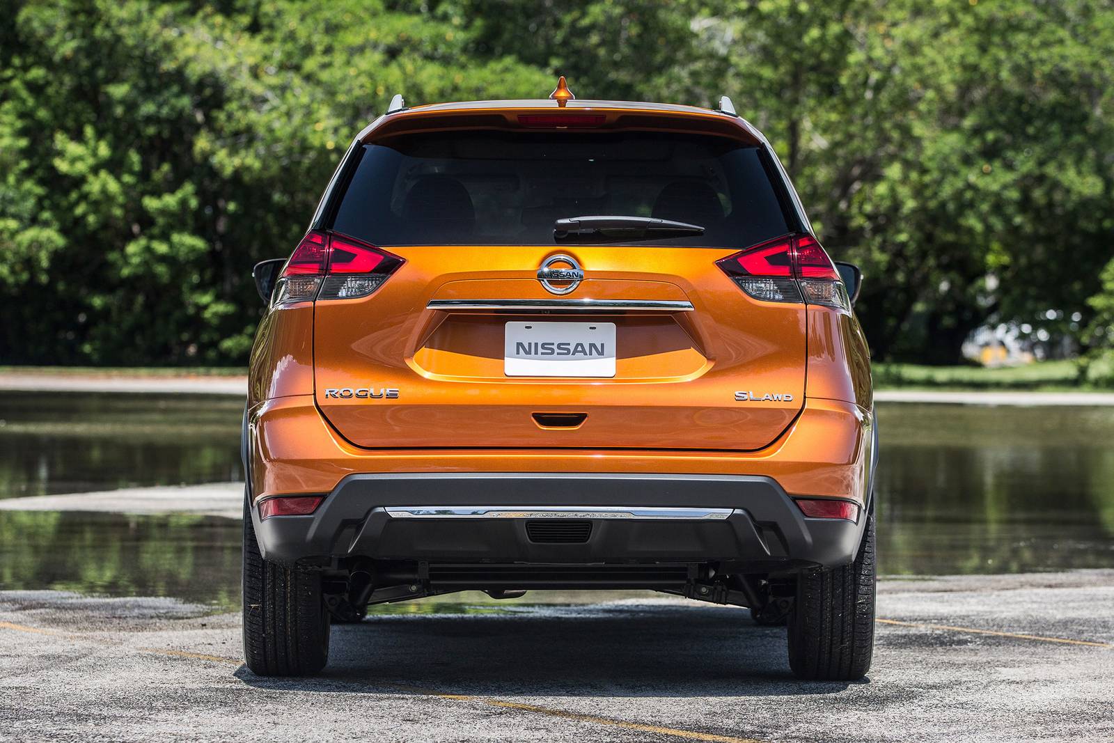 2018 Nissan Rogue exterior F
