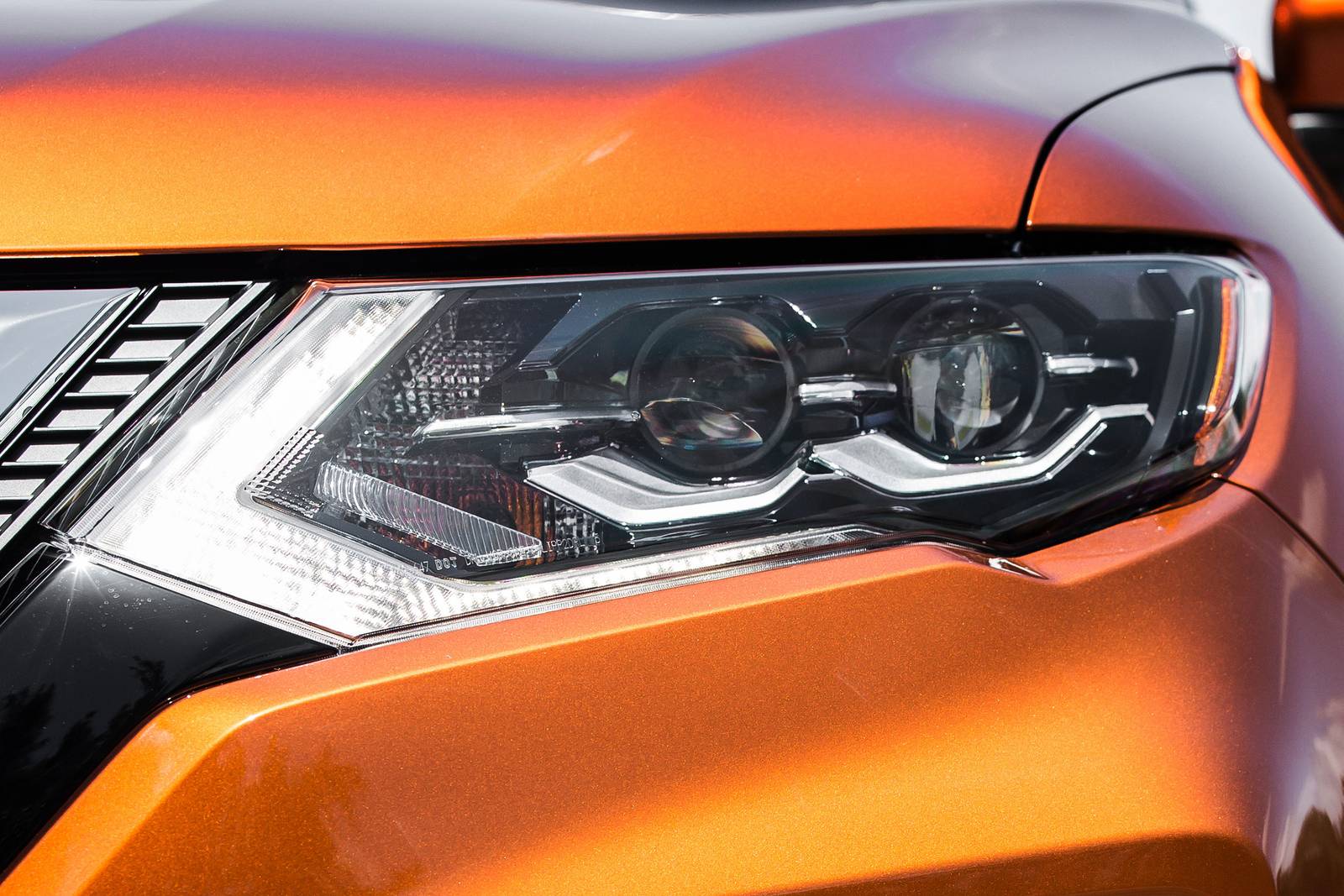 2018 Nissan Rogue exterior EDETAIL