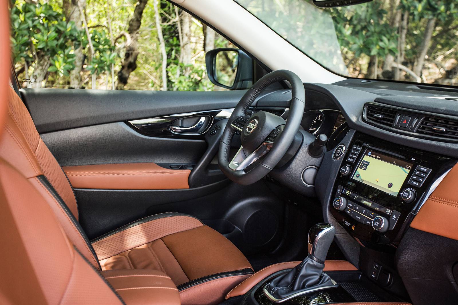 2018 Nissan Rogue interior I