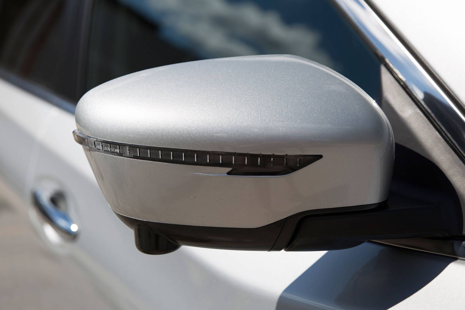 2018 Nissan Rogue exterior EDETAIL