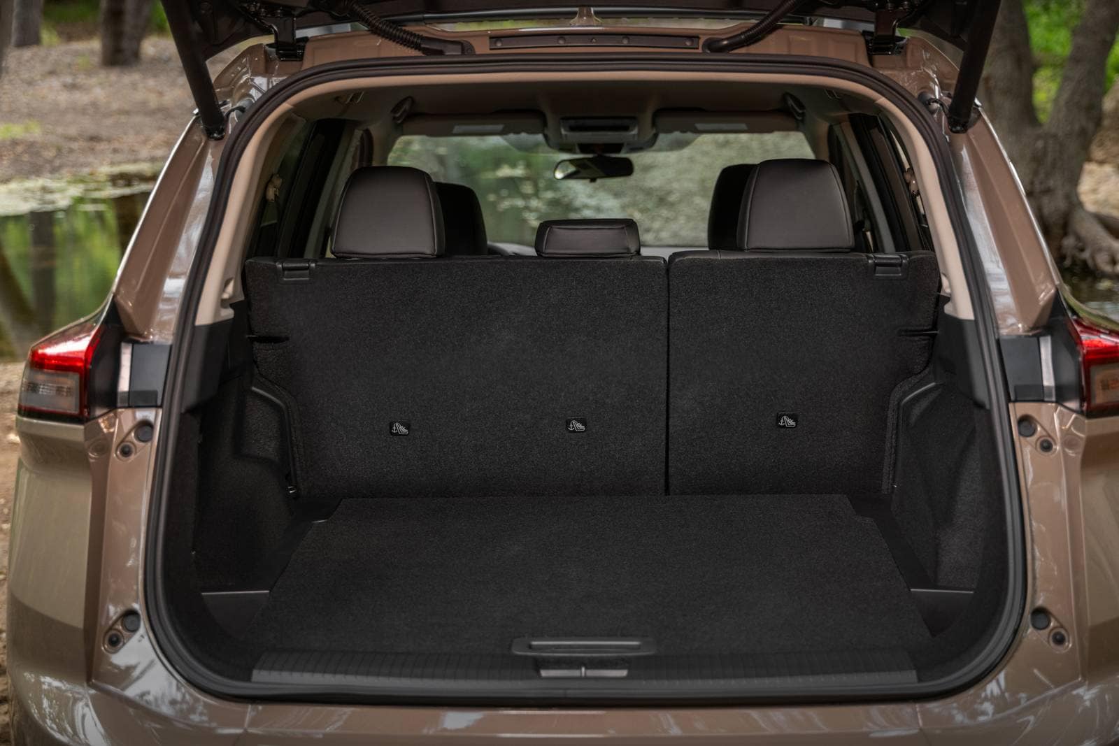 2025 Nissan Rogue front safety CARGO