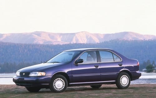 1995 Nissan Sentra 4 Dr XE Sedan