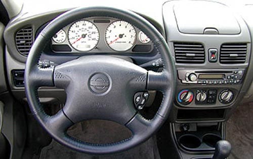 2000 Nissan Sentra interior D