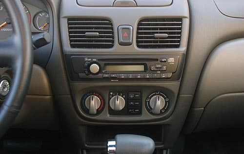 2000 Nissan Sentra exterior FQ