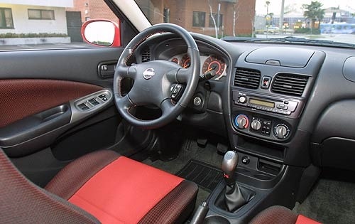 2002 Nissan Sentra interior I