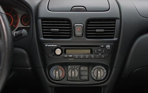 2002 Nissan Sentra interior CC