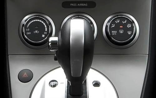 2010 Nissan Sentra interior CC