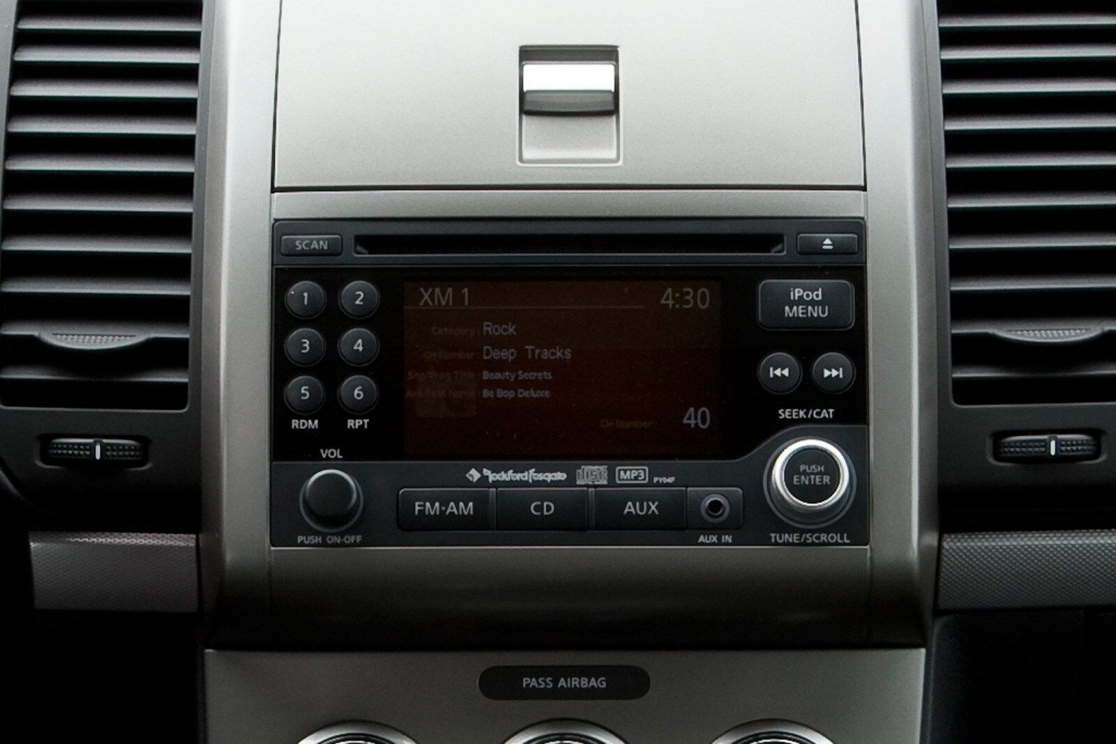 2010 Nissan Sentra interior CC
