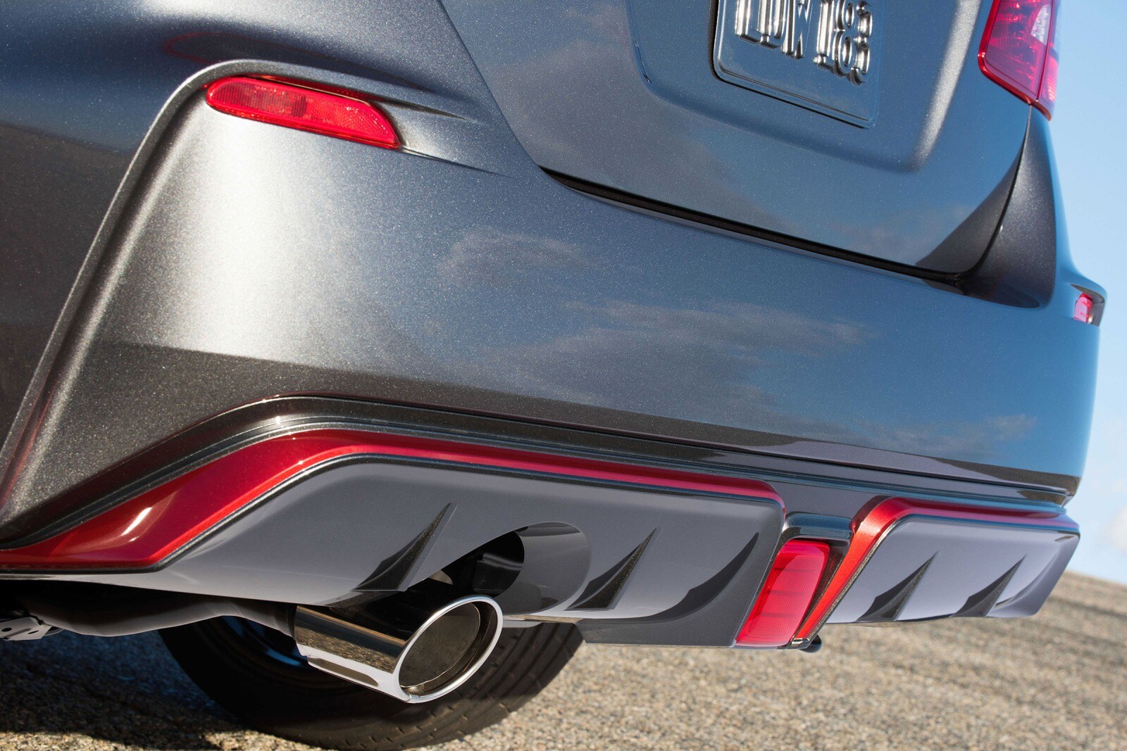 2017 Nissan Sentra exterior EDETAIL