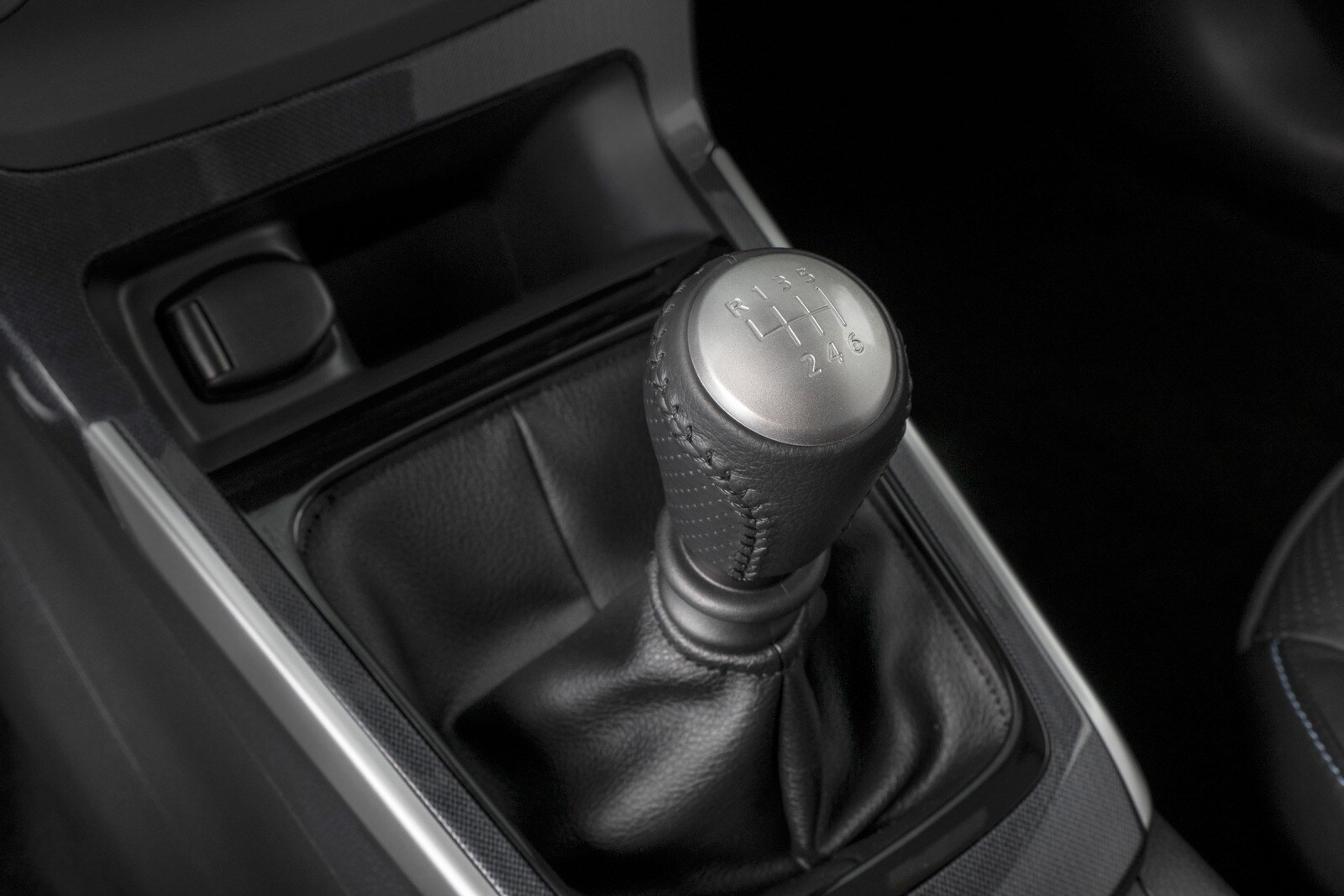 2017 Nissan Sentra interior SHF