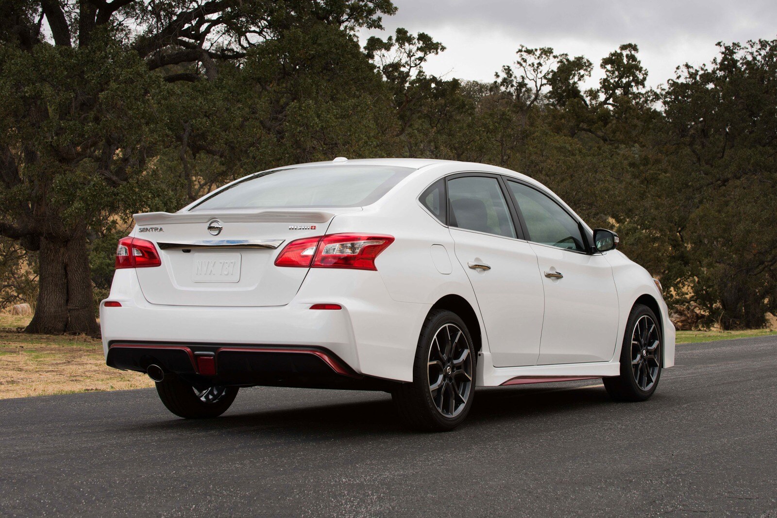 2018 Nissan Sentra — OEM photo 4