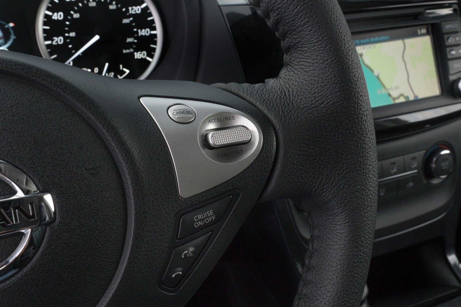 2018 Nissan Sentra interior AUXCTRL