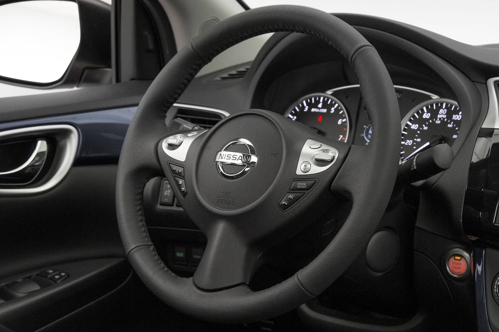 2019 Nissan Sentra interior SWD