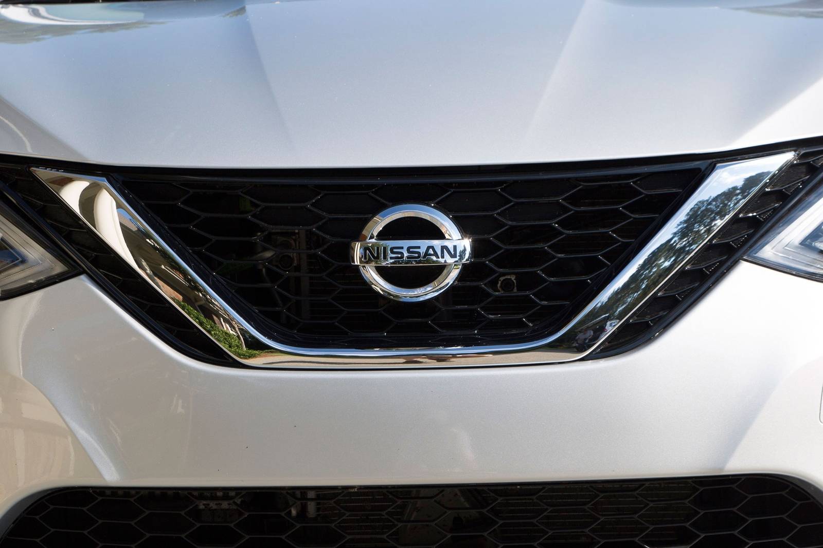 2019 Nissan Sentra exterior FBDG