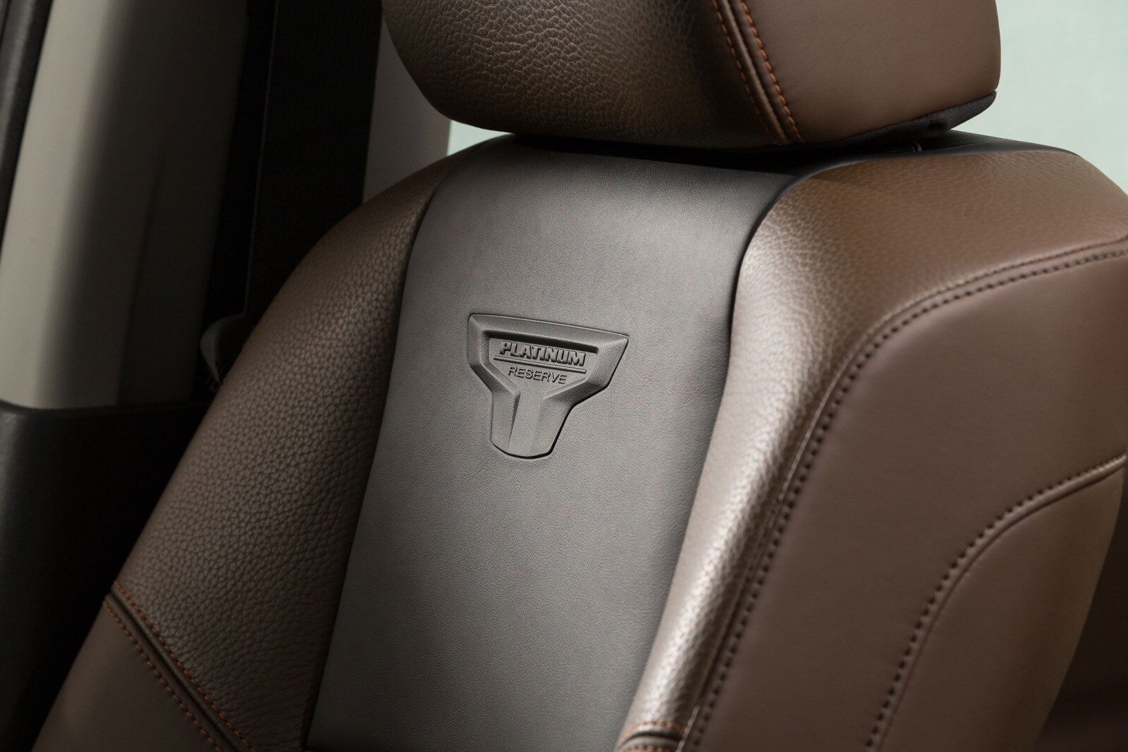 2016 Nissan Titan XD interior DETAIL