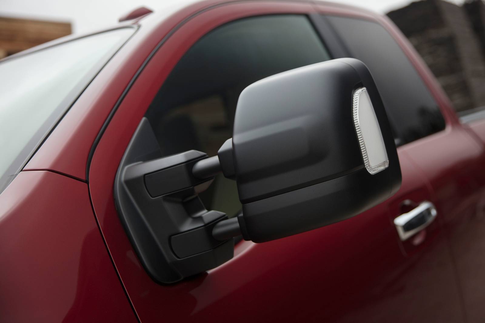 2017 Nissan Titan exterior EDETAIL