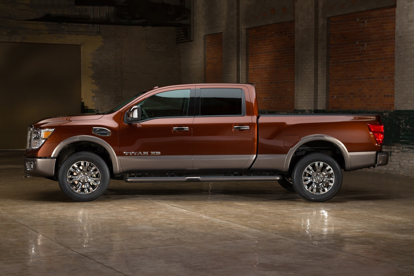 2017 Nissan Titan exterior FQ