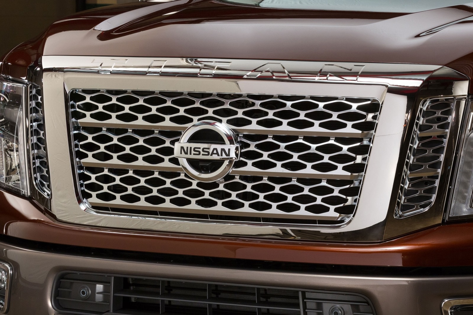 2017 Nissan Titan exterior FBDG