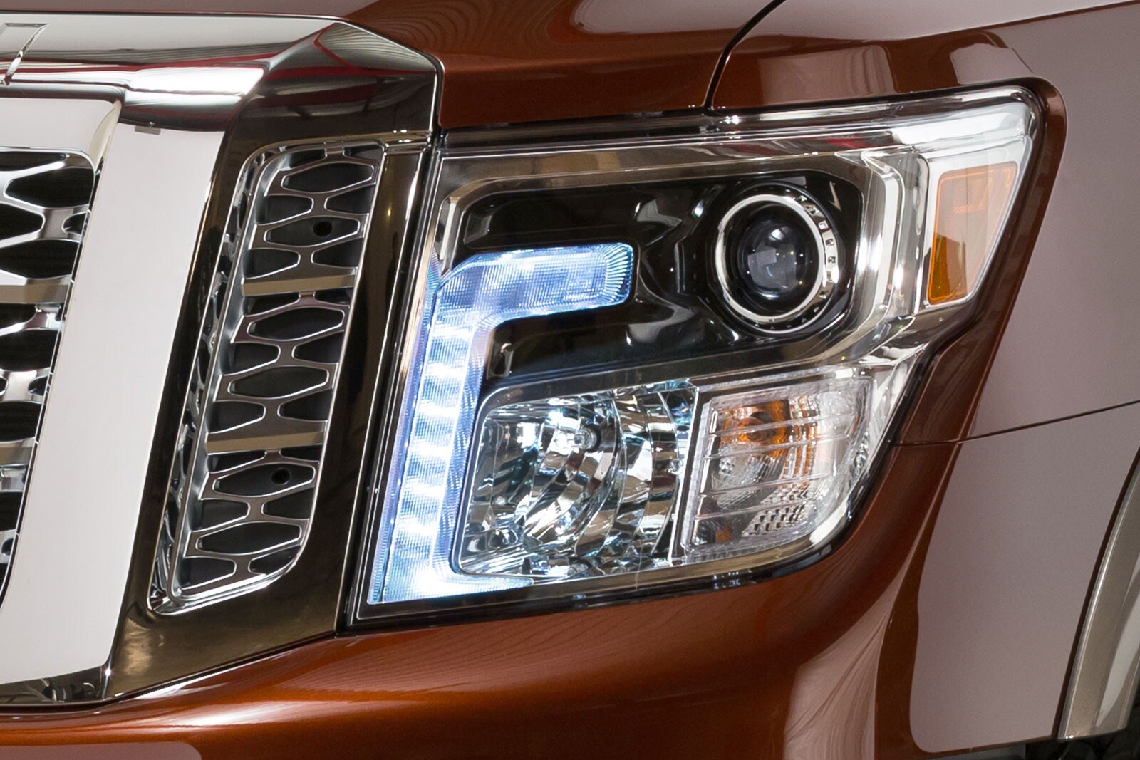 2017 Nissan Titan exterior EDETAIL