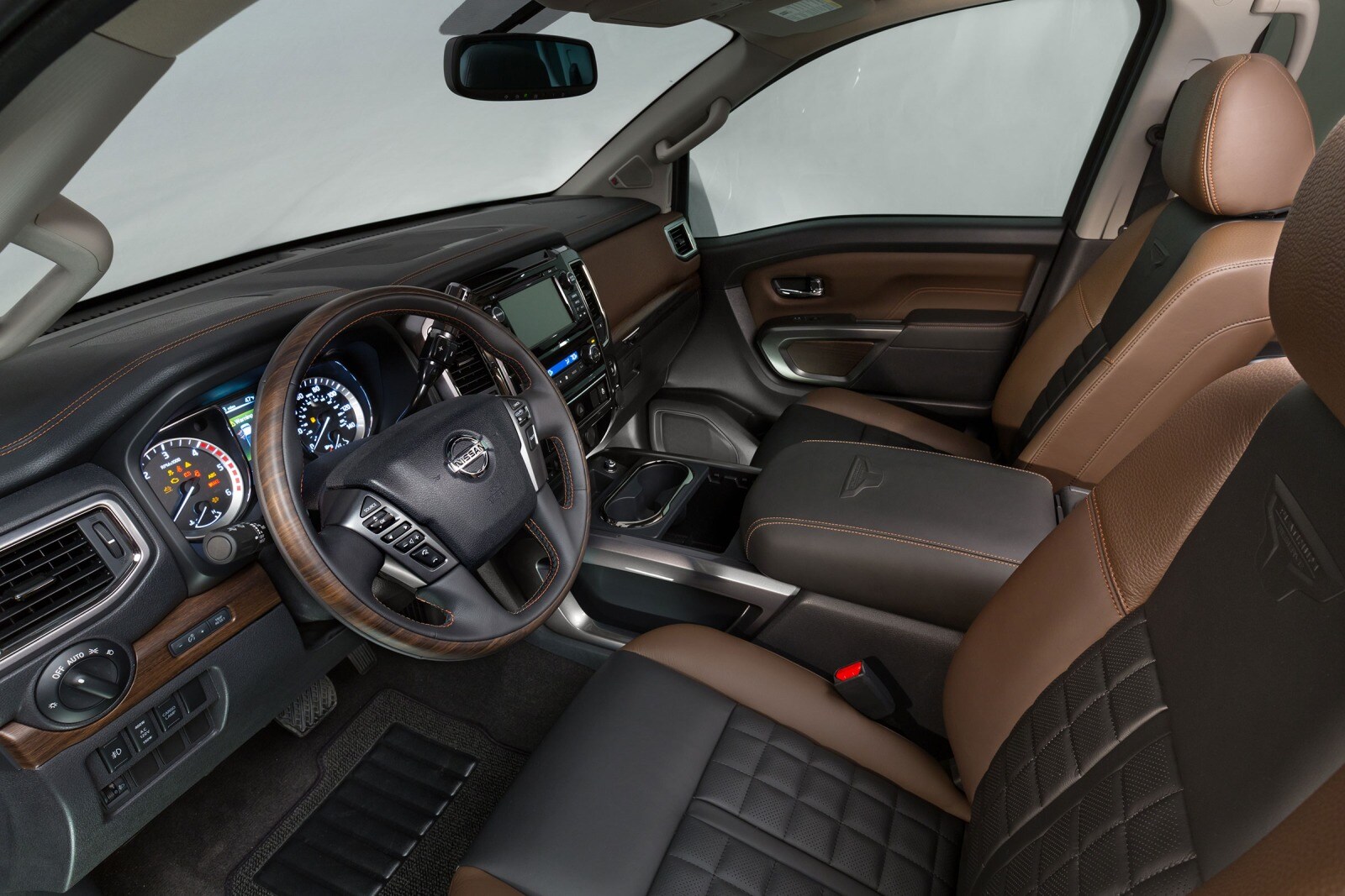2017 Nissan Titan interior I